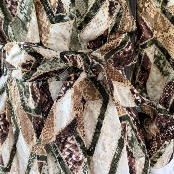 🔥H&M Mob Wife Snake Print Patches Style Satin Ankle Jumpsuit Women Size 0 - Picture 6 of 17